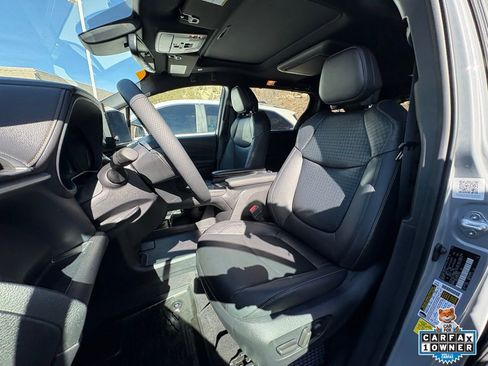 Used 2025 Toyota Sienna XLE Woodland Edition image 2