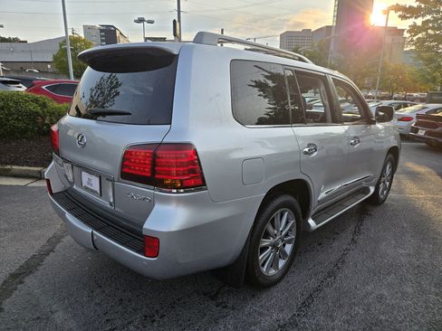 Used 2011 Lexus LX 570 4WD w/ Luxury Pkg image 5