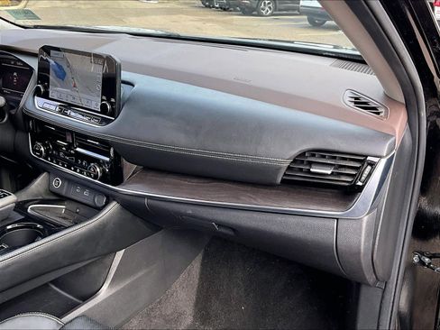 Used 2023 Nissan Rogue Platinum w/ Platinum Premium Package image 13