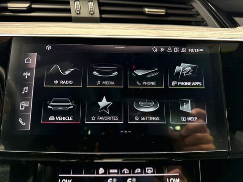 Used 2023 Audi e-tron Premium Plus w/ Premium Plus Package AWD/4WD image 9