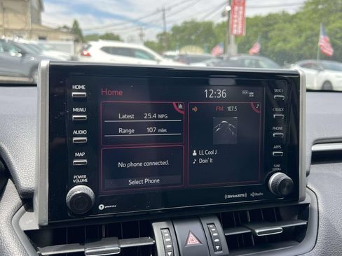 Used 2020 Toyota RAV4 XLE Premium FWD image 28