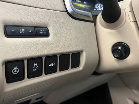 Used 2017 Nissan Murano Platinum w/ Platinum Technology Package image 16