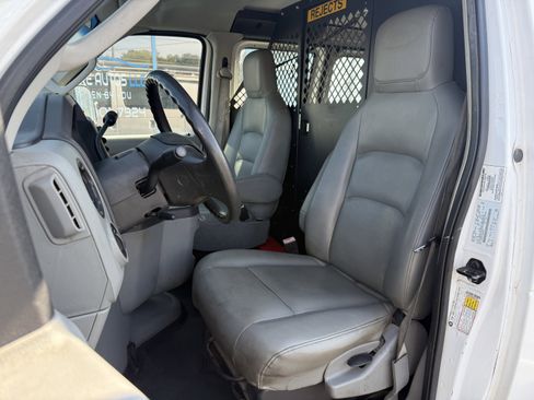 Used 2009 Ford E-350 and Econoline 350 Super Duty image 13