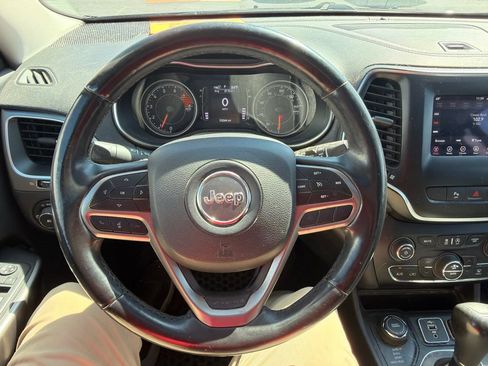 Used 2019 Jeep Cherokee Latitude Plus w/ Comfort/Convenience Group AWD/4WD image 9