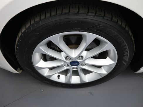 Used 2019 Ford Fusion SE FWD image 14