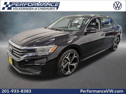 Used 2020 Volkswagen Passat 2.0T R-Line image 1