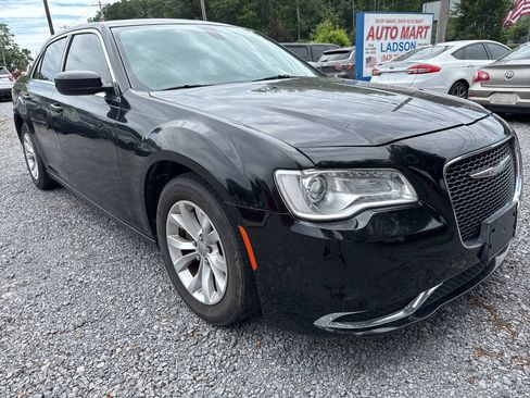 Used 2015 Chrysler 300 Limited RWD image 1