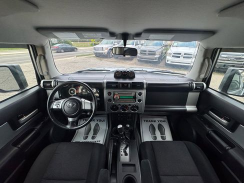 Used 2008 Toyota FJ Cruiser 4WD image 9