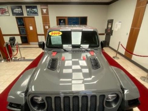 Used 2019 Jeep Wrangler Unlimited Sahara w/ Quick Order Package 24M Moab image 7
