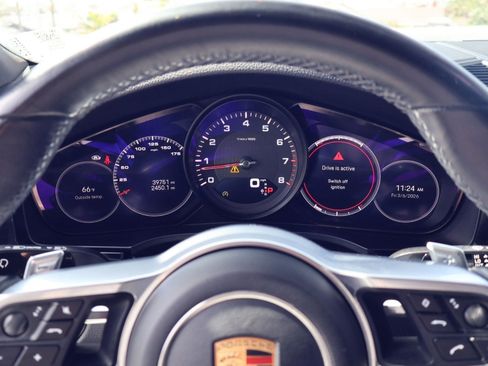 Certified 2023 Porsche Cayenne Platinum Edition image 16