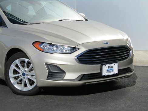 Certified 2019 Ford Fusion SE image 4