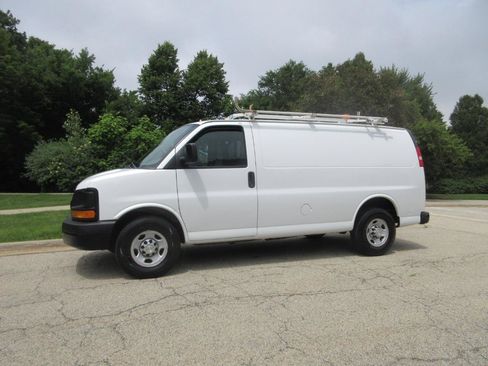 Used 2014 Chevrolet Express 2500 RWD image 3