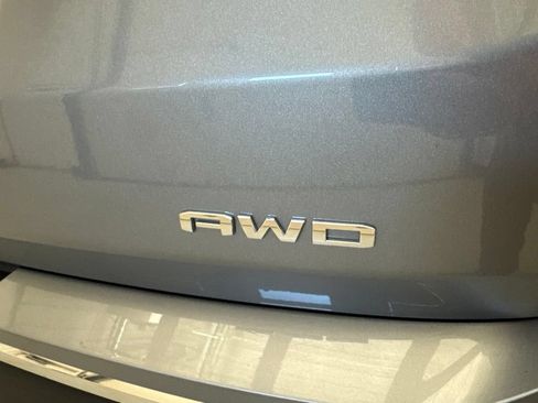 Used 2024 GMC Terrain SLT AWD/4WD image 10