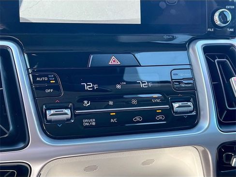 Used 2023 Kia Sorento EX image 16