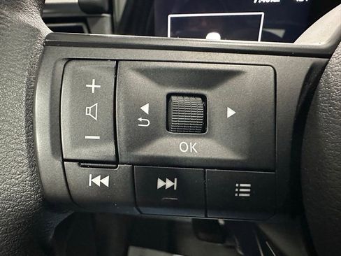Used 2025 Nissan Kicks S AWD/4WD image 19