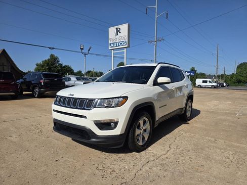 Used 2018 Jeep Compass Latitude w/ Popular Equipment Group FWD image 3