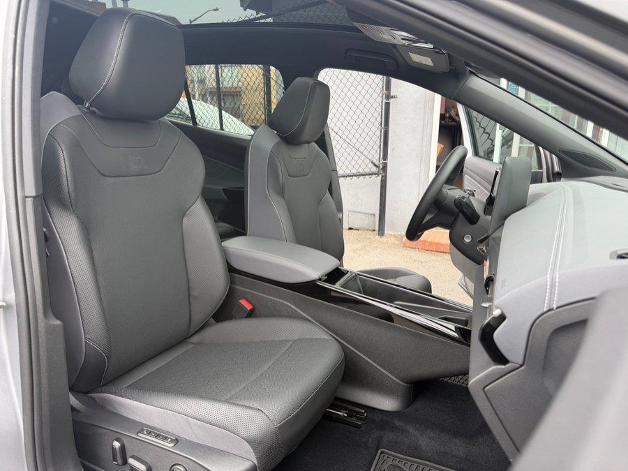 Used 2025 Volkswagen ID.4 Pro S RWD image 32