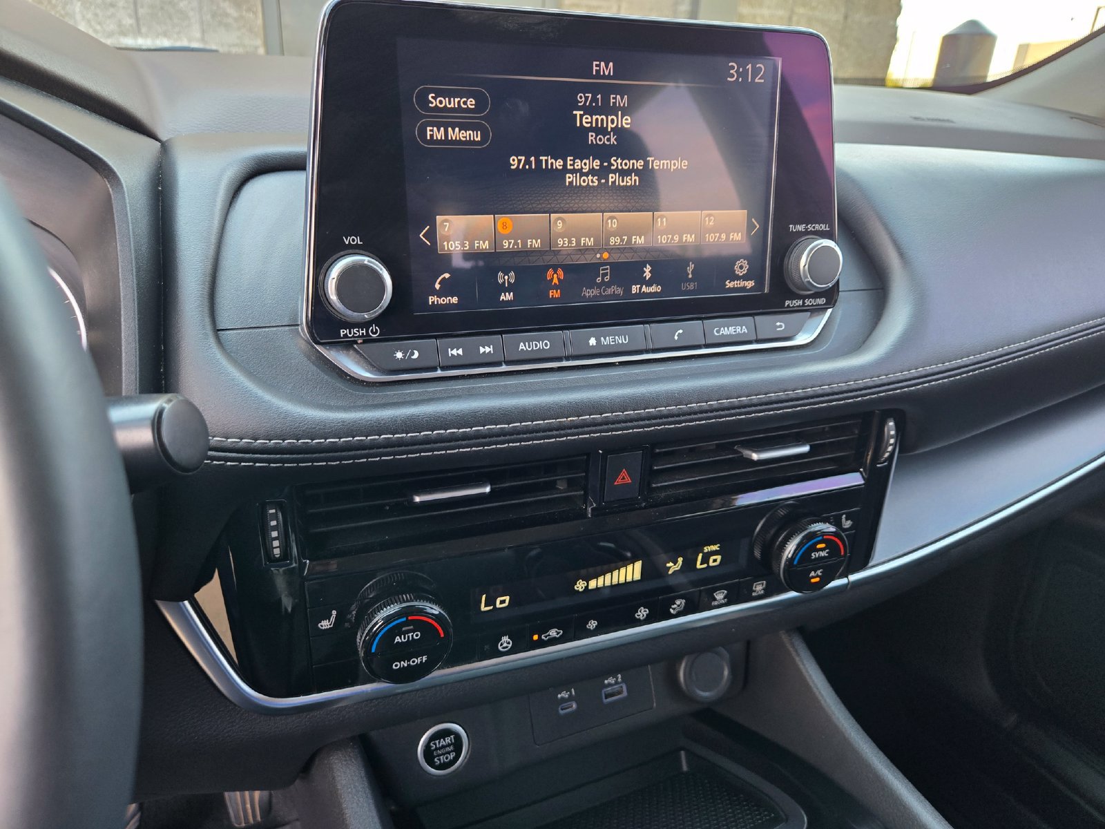 Used 2022 Nissan Rogue SV w/ SV Premium Package FWD image 15