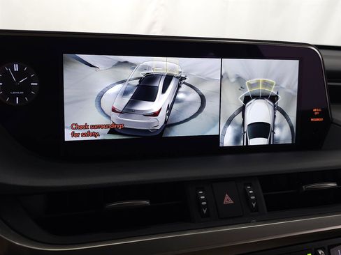 Used 2021 Lexus ES 300h w/ Accessory Package 2 FWD image 29