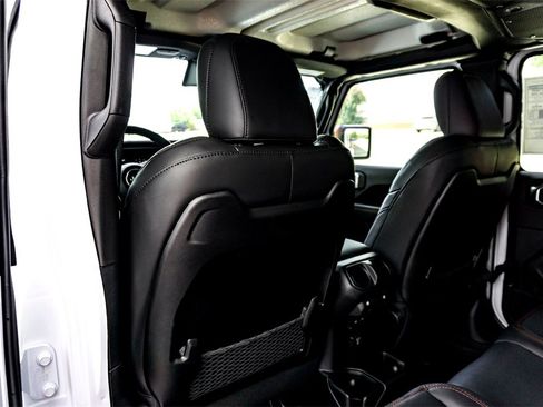 New 2025 Jeep Gladiator Rubicon w/ Convenience Group image 19