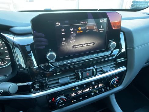 Used 2025 Nissan Pathfinder SV w/ SV Premium Package image 46