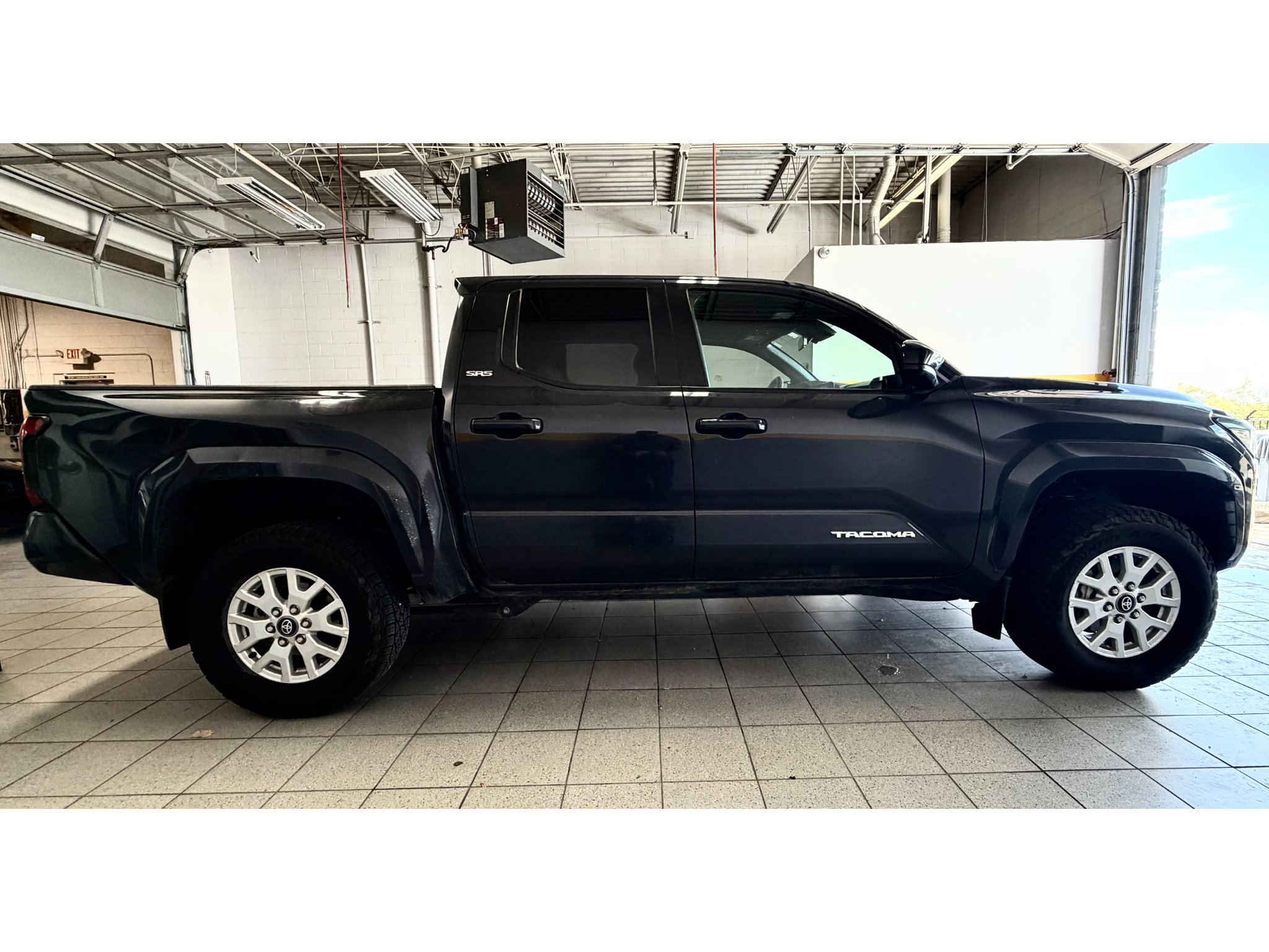 Used 2024 Toyota Tacoma SR5 AWD/4WD image 10
