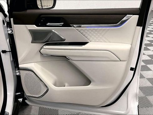 Used 2025 GMC Acadia Denali w/ Super Cruise Package image 20