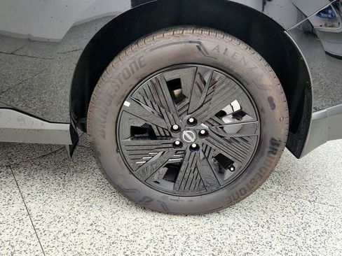Used 2025 Nissan Murano SV AWD/4WD image 9