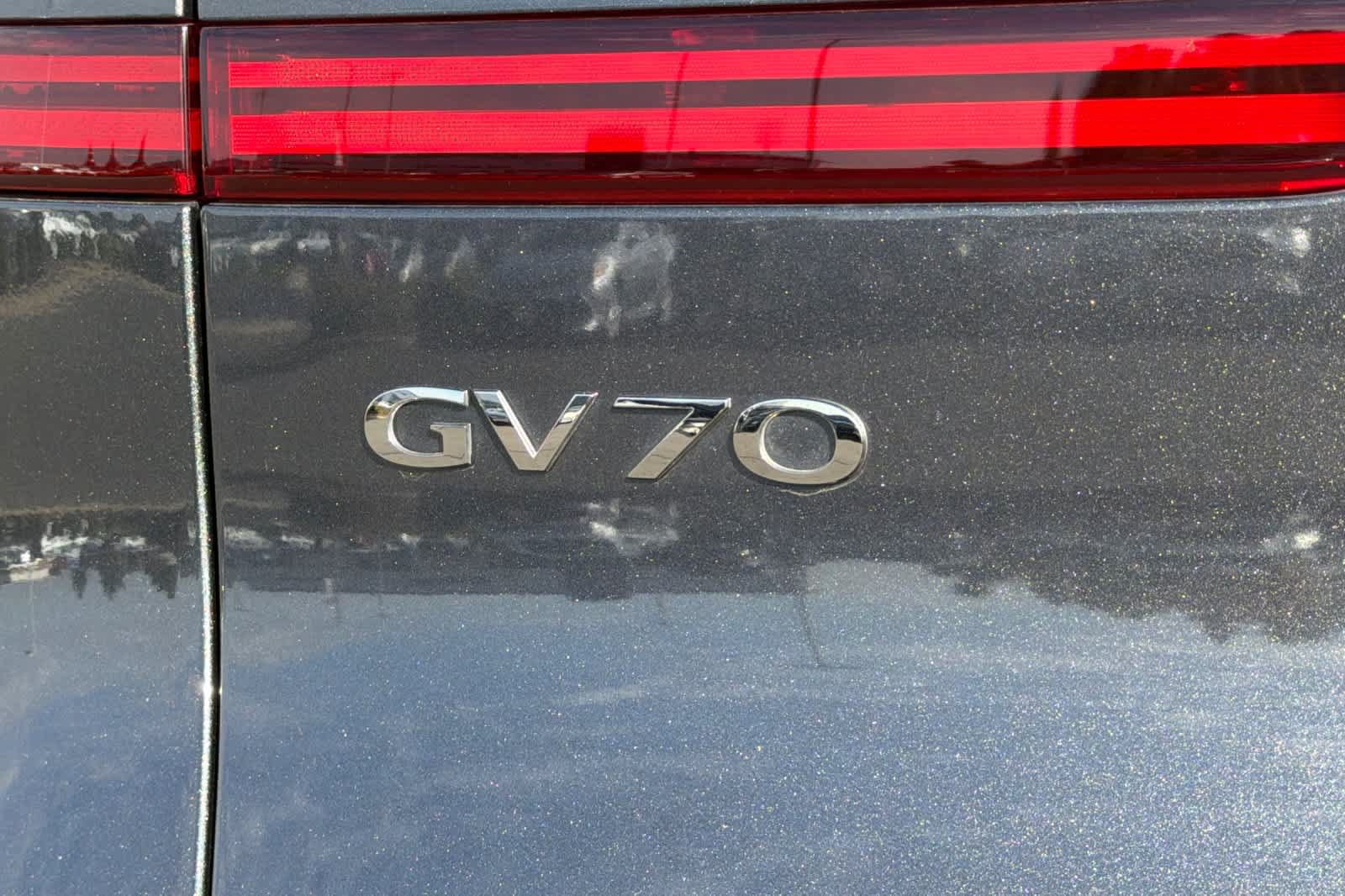 Used 2023 Genesis GV70 2.5T w/ Winter Weather Package AWD/4WD image 33