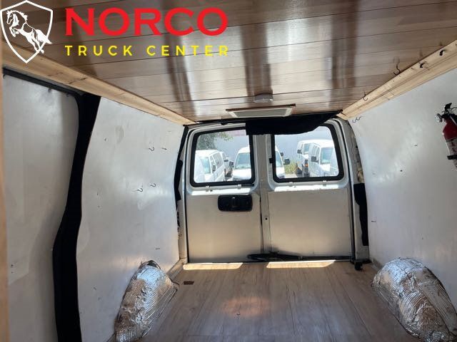 Used 2018 Chevrolet Express 2500 RWD image 16