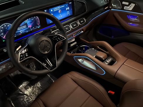 New 2026 Mercedes-Benz GLS 450 4MATIC image 9
