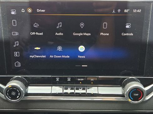 Used 2024 Chevrolet Colorado Trail Boss w/ Technology Package AWD/4WD image 18