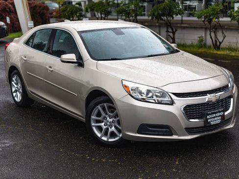 Used 2015 Chevrolet Malibu LT w/ Power Convenience Package image 2