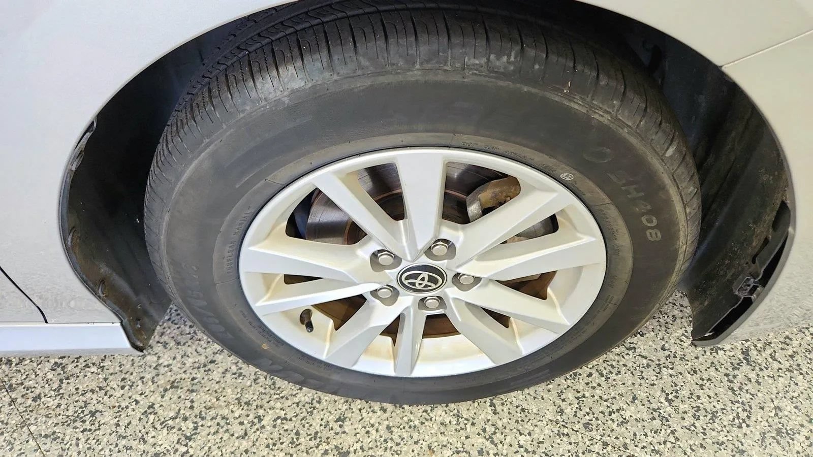 Used 2025 Toyota Camry LE FWD image 30