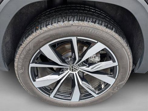 Used 2024 Volkswagen Atlas SEL Premium R-Line image 25