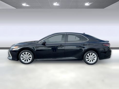 Used 2023 Toyota Camry LE image 2