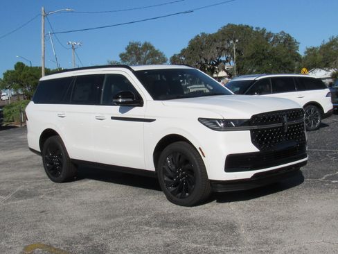 New 2025 Lincoln Navigator Reserve w/ Jet Appearance Package image 1