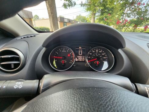 Used 2012 Nissan Rogue SV image 16