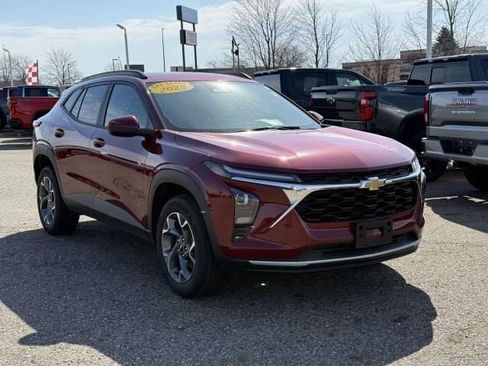 Certified 2025 Chevrolet Trax LT image 4