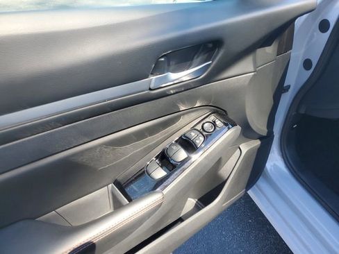 Used 2025 Nissan Altima 2.5 SR image 16