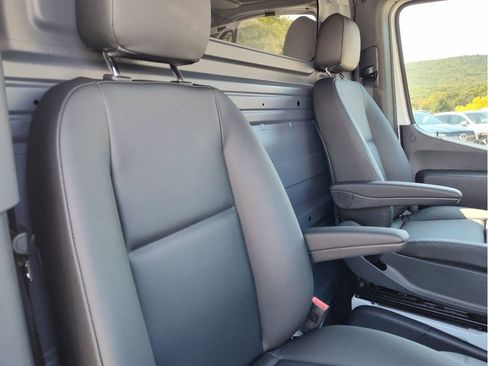 Used 2024 Mercedes-Benz Sprinter 2500 image 17
