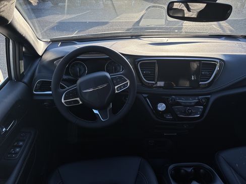 New 2026 Chrysler Pacifica Select image 20