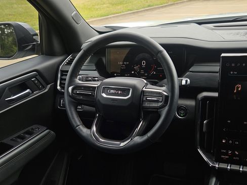 Used 2025 GMC Acadia AT4 AWD/4WD image 16