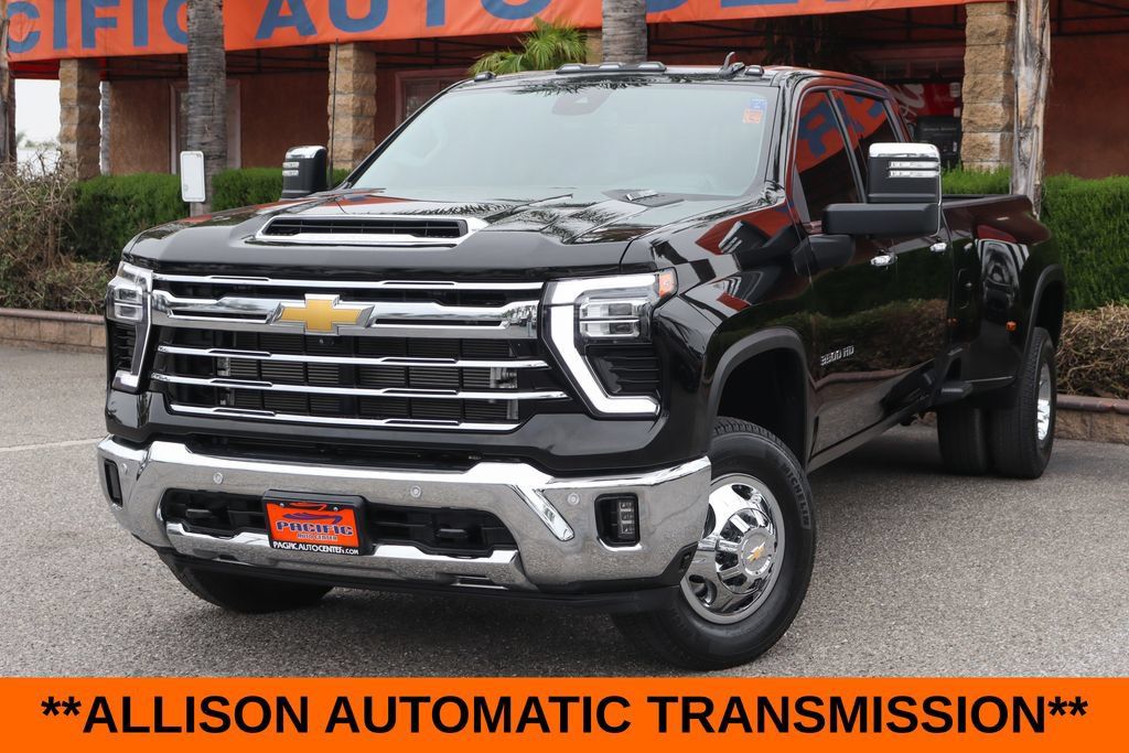 Used 2024 Chevrolet Silverado 3500 LTZ w/ LTZ Plus Package AWD/4WD image 4
