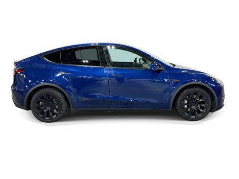 Certified 2021 Tesla Model Y Long Range AWD/4WD image 7