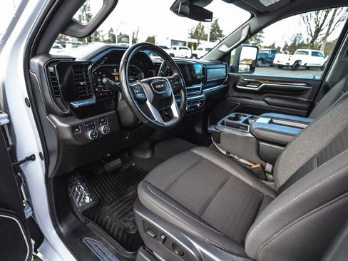 Used 2024 GMC Sierra 3500 SLE w/ SLE Convenience Package image 24