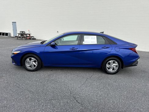 Certified 2025 Hyundai Elantra SE FWD image 4