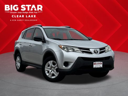Used 2015 Toyota RAV4 LE image 1