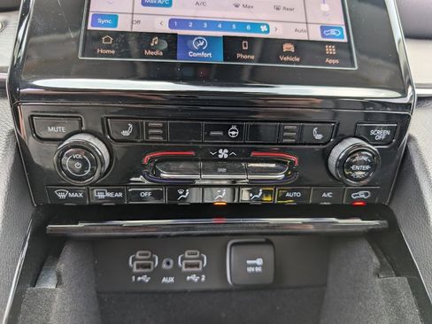 Used 2022 Jeep Grand Cherokee Limited image 25