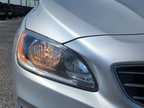 Used 2017 Volvo S60 T5 Inscription image 10